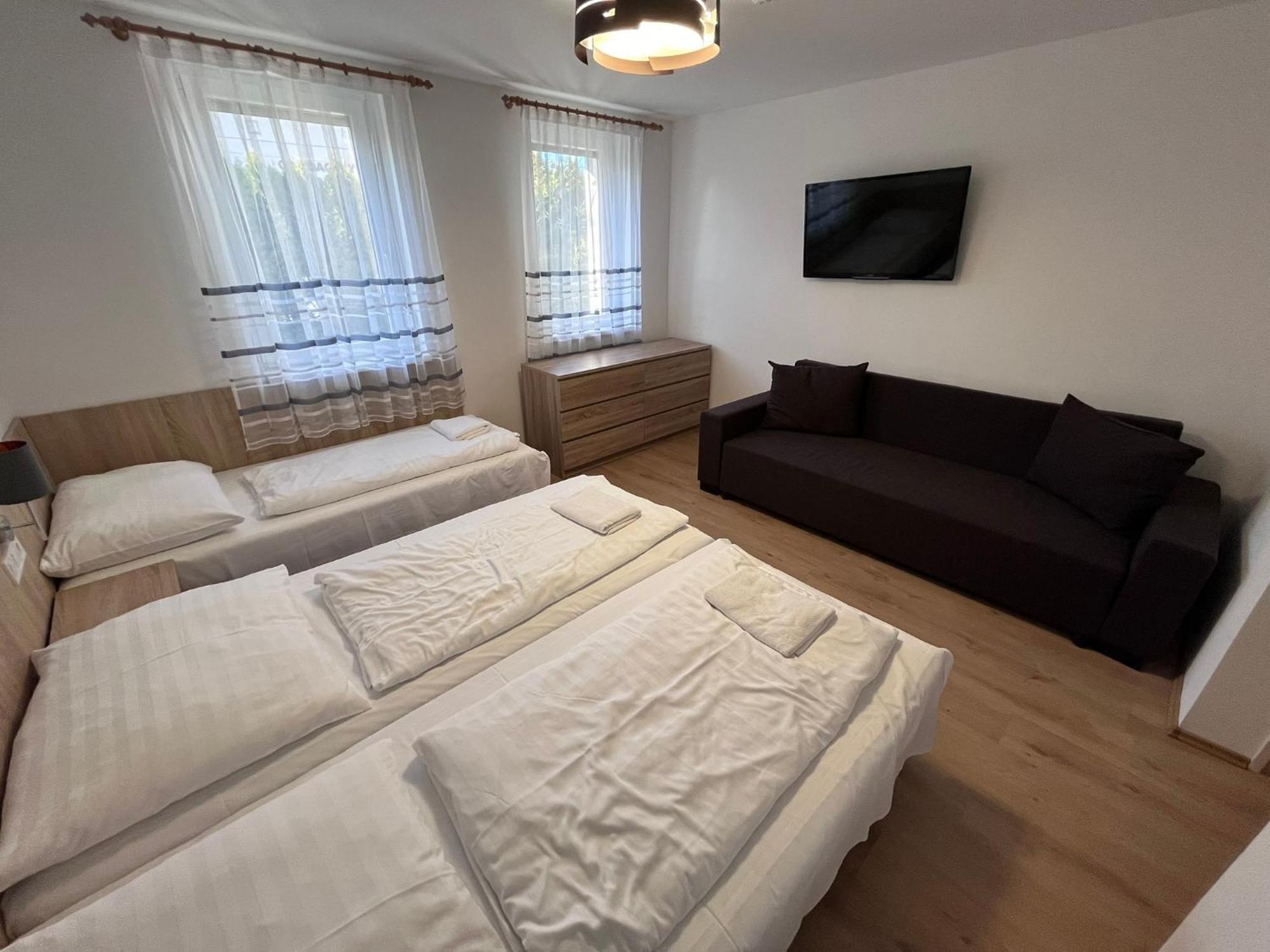Majus 1 Vendeghaz - Torony Hotell Exteriör bild