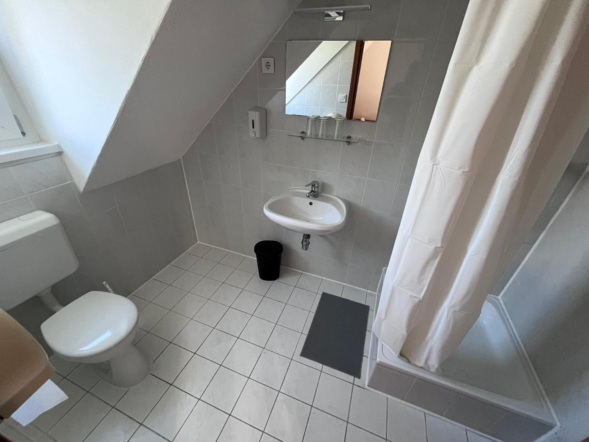 Majus 1 Vendeghaz - Torony Hotell Exteriör bild