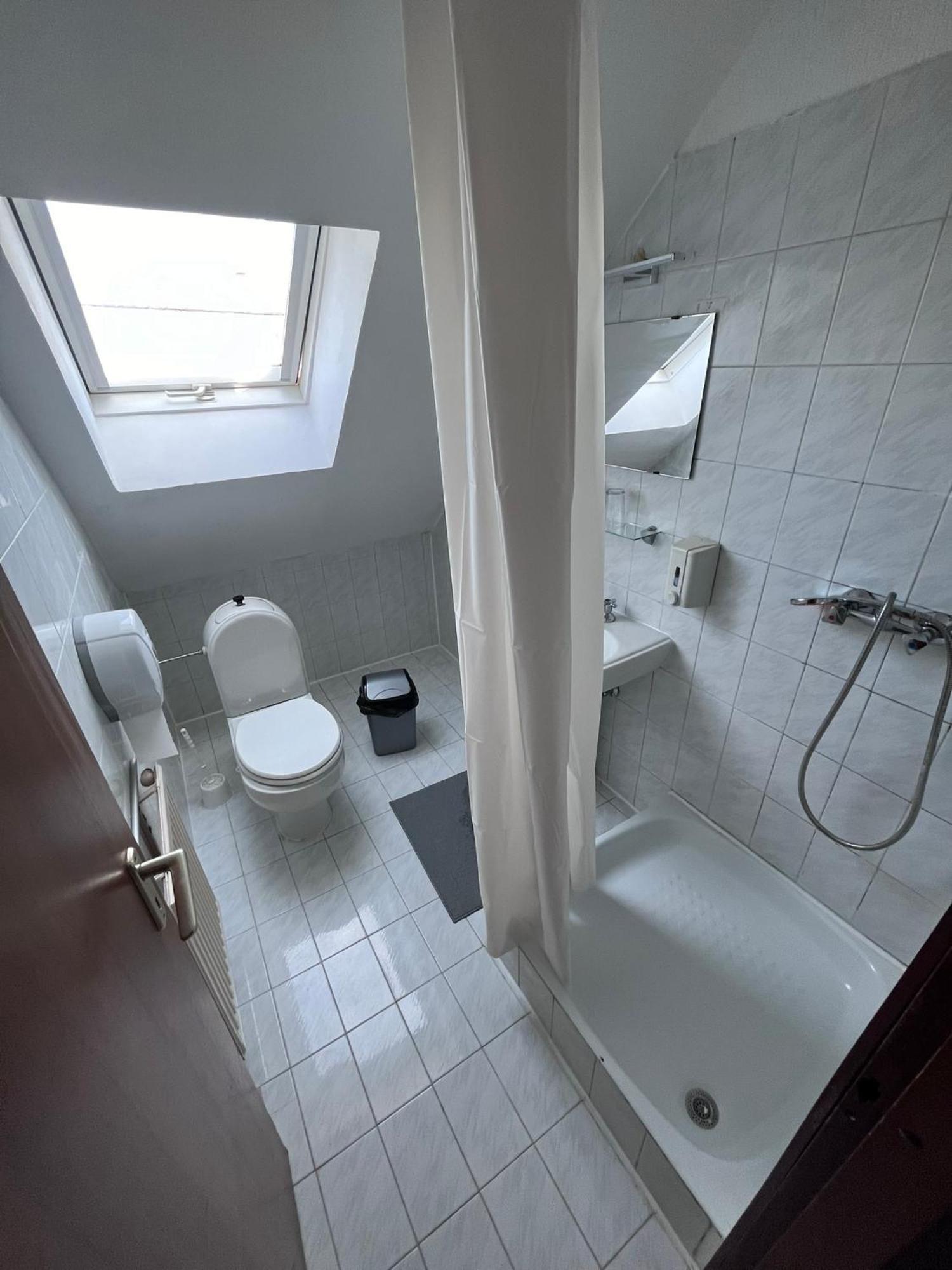 Majus 1 Vendeghaz - Torony Hotell Exteriör bild