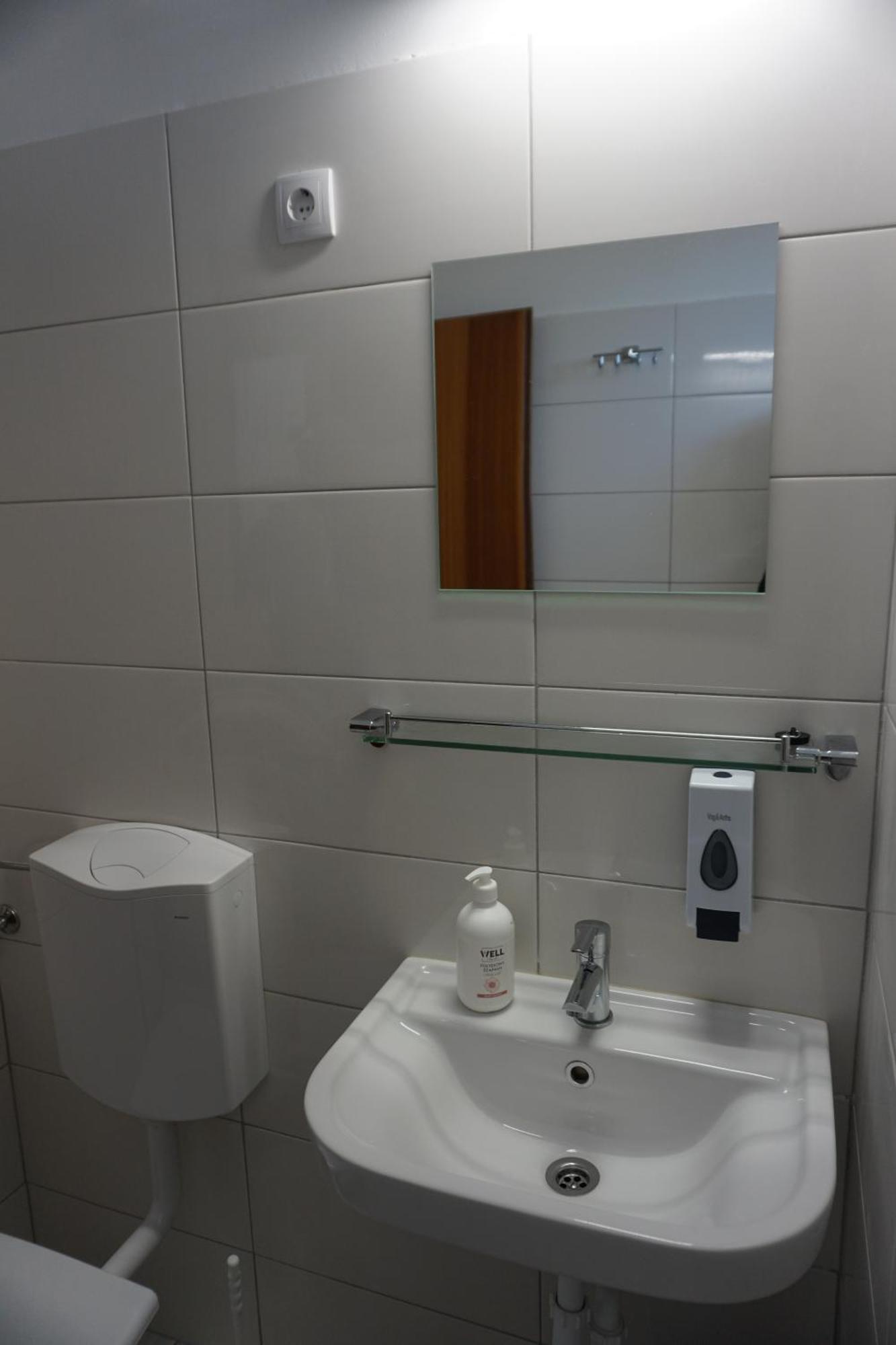 Majus 1 Vendeghaz - Torony Hotell Exteriör bild