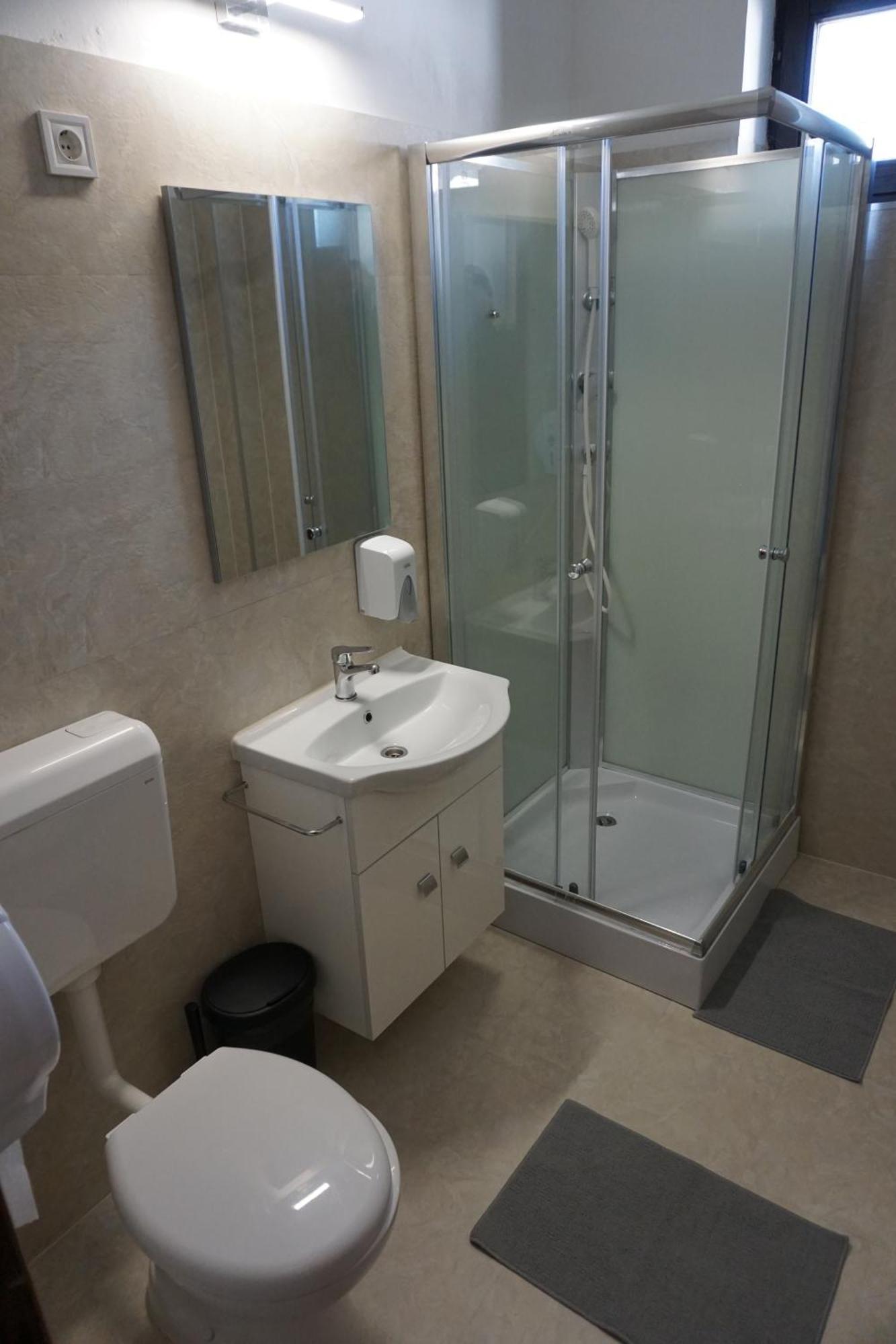 Majus 1 Vendeghaz - Torony Hotell Exteriör bild