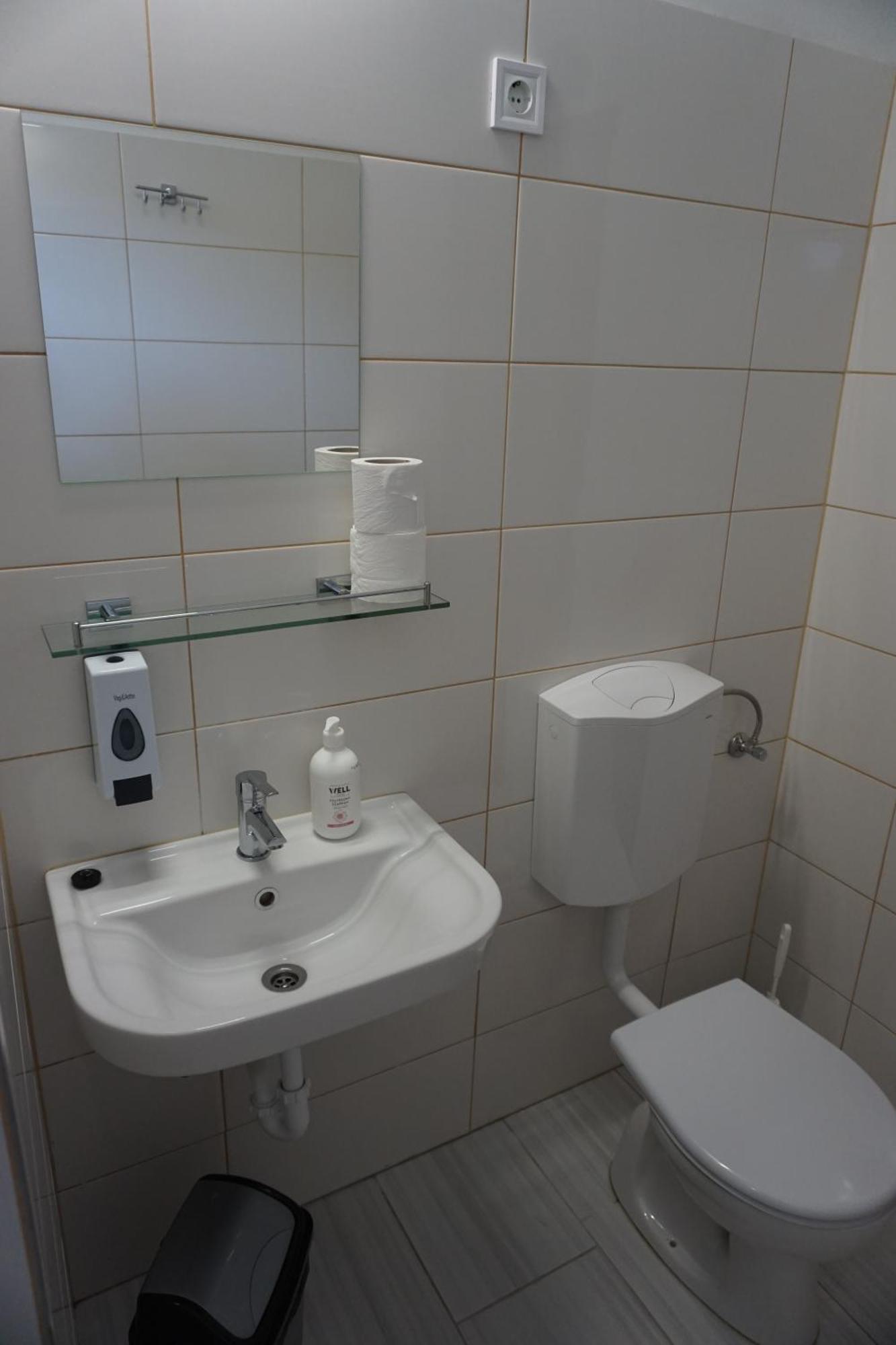 Majus 1 Vendeghaz - Torony Hotell Exteriör bild