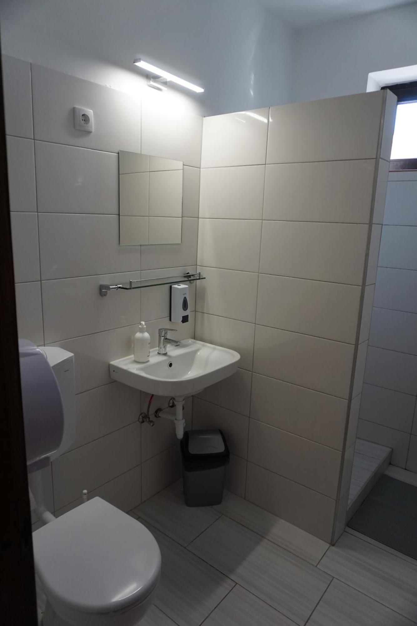 Majus 1 Vendeghaz - Torony Hotell Exteriör bild